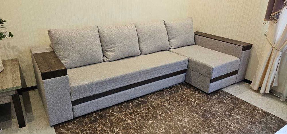 Кутовий диван подовжений з нішами для речей