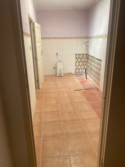 Casa para acabar de recuperar em Escalos de Cima (10 minutos de Castelo Branco)