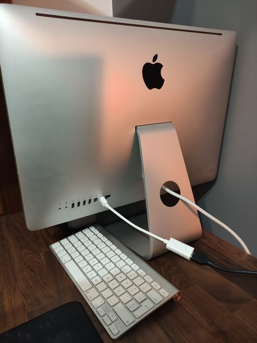 iMac 21.5-Inch , Mid 2011
