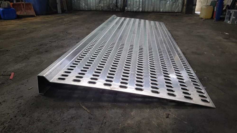 panel aluminium  typu LOHR  - platforma laweta najazd