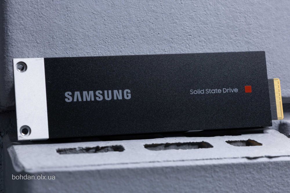 Samsung PM9A3 3.84TB PCle 4.0 NVMe E1.S SSD (MZTL23T8HCLS-00A07)