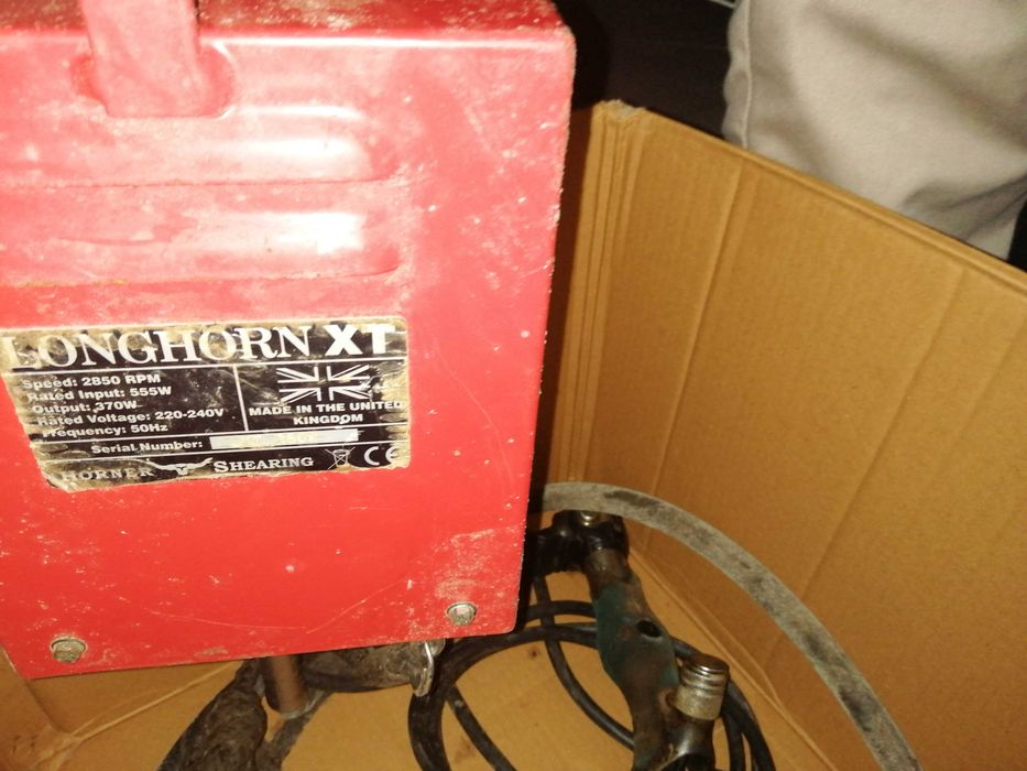 Máquina de tosquia semi nova