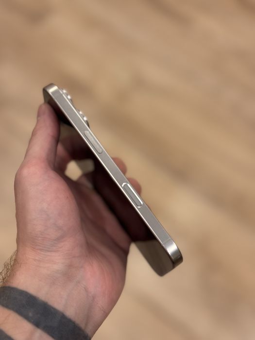 Продам iphone 16 pro 256 gb