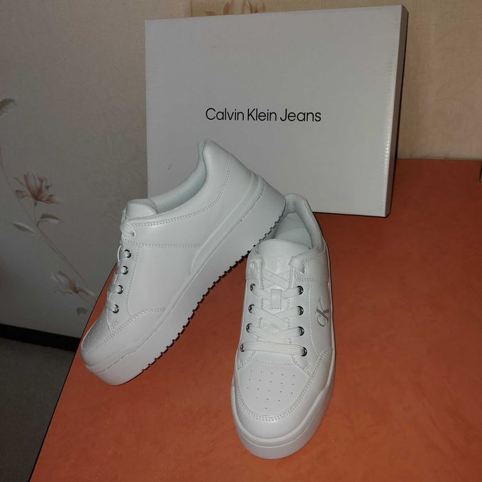 39 Calvin Klein оригинал Кроссовки белые базовые женские
