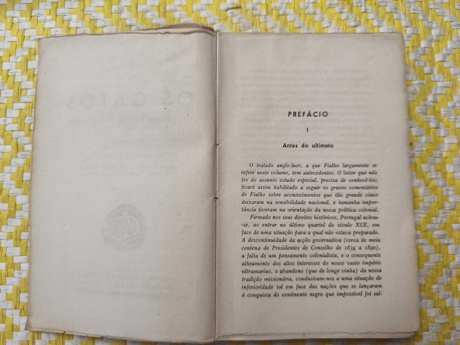 Os Gatos - 3º Volume – 
Fialho D'Almeida