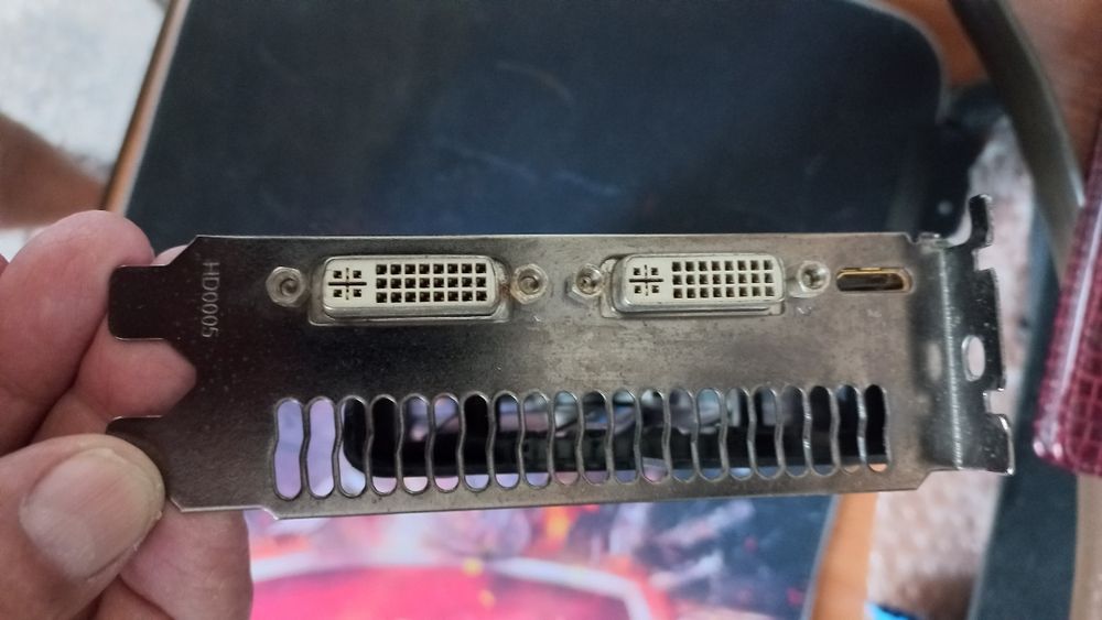 Продам Gigabyte gtx 550 ti 1gb