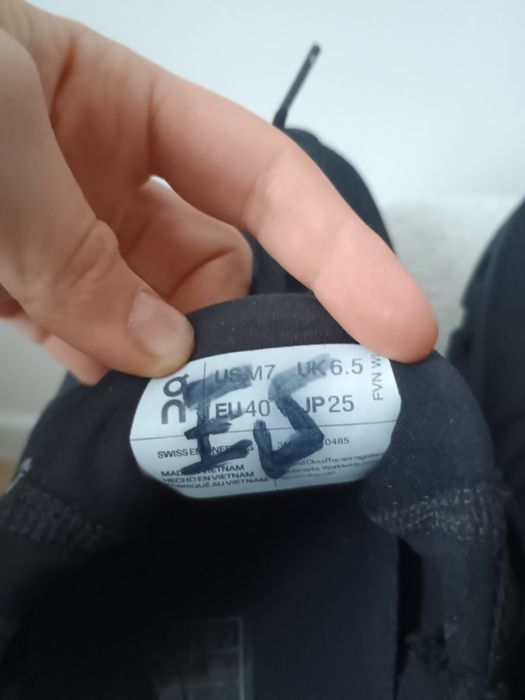 Оригінальні кросівки on cloud