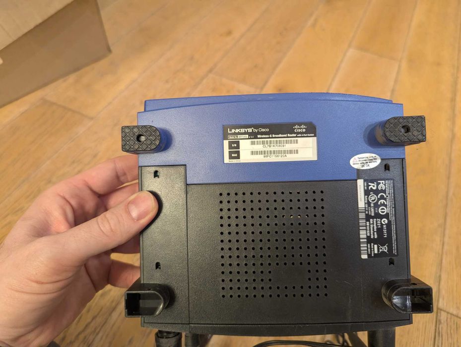 Linksys WRT54GL + antena Linksys 7 dbi