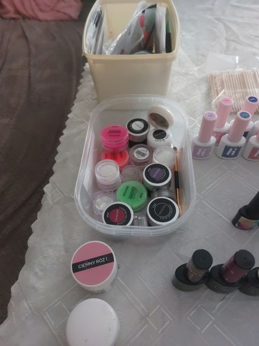 Zestaw do malowania paznokci większość jest nowa