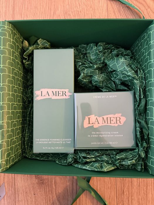 Nowy oryginalnie zapakowany zestaw kosmetyków La Mer (moisturizing cream + the essence foaming cleanser)