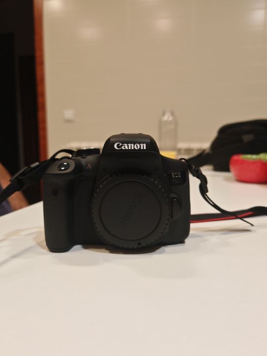 Vendo Canon EOS 750D com Objetiva em Excelente Estado