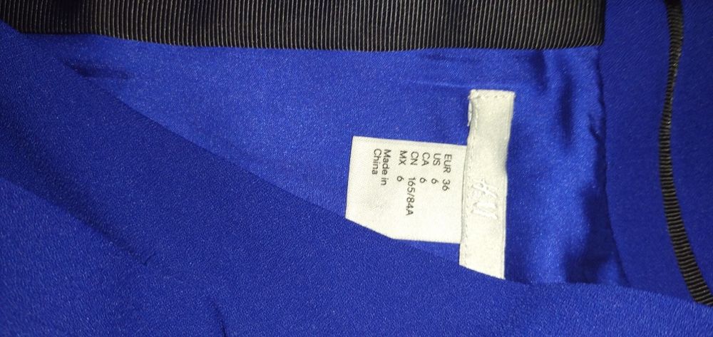 Фирменное нарядное  платье  H&M