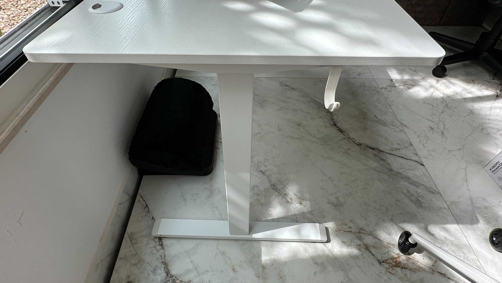 Secretária elétrica regulável em altura + cadeira com rodas – Conjunto 100€