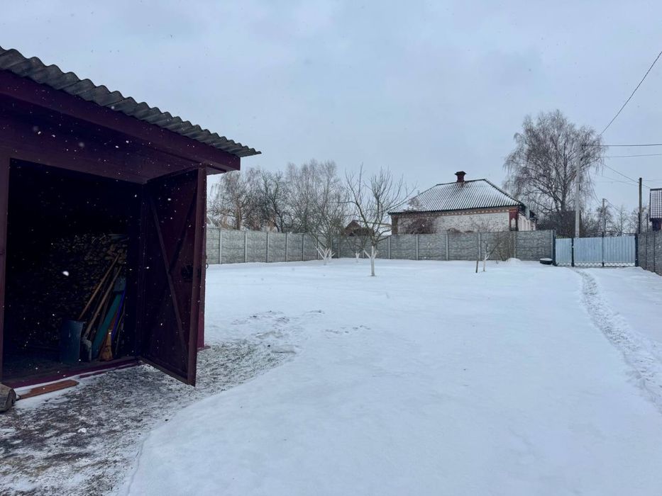 Продається будинок з гаражем деревяний обкладений цеглою вул. Київська