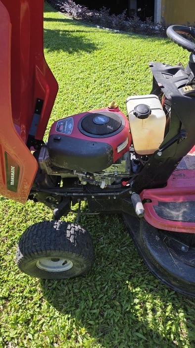 Trator corta relva MTD
