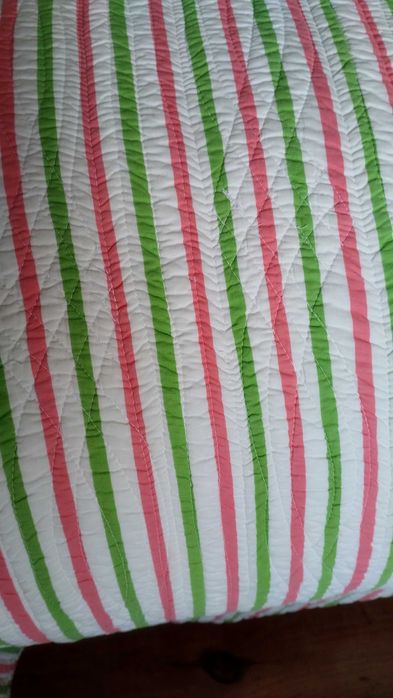 Colcha colorida reversível