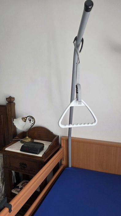 Cama articulada elétrica e elevatória