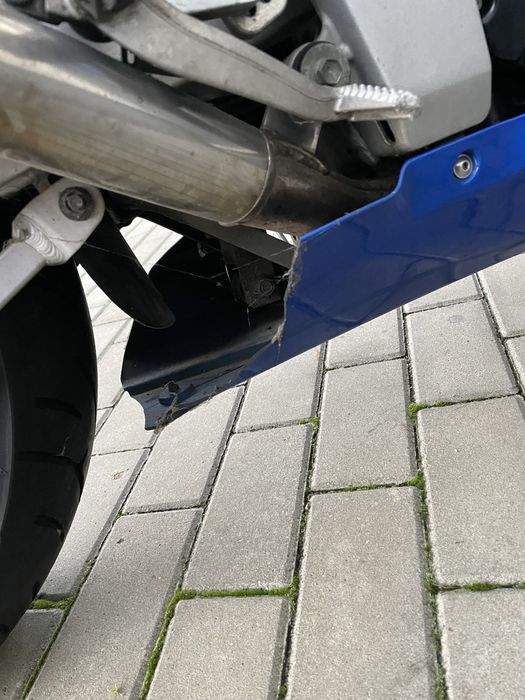 Owiewka prawa Suzuki gsxr k1 600 k2 boczna