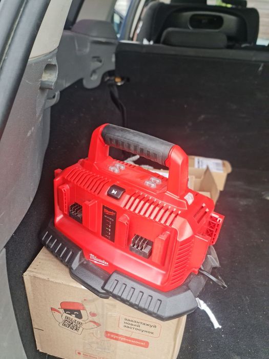 Зарядка Milwaukee m1418c6