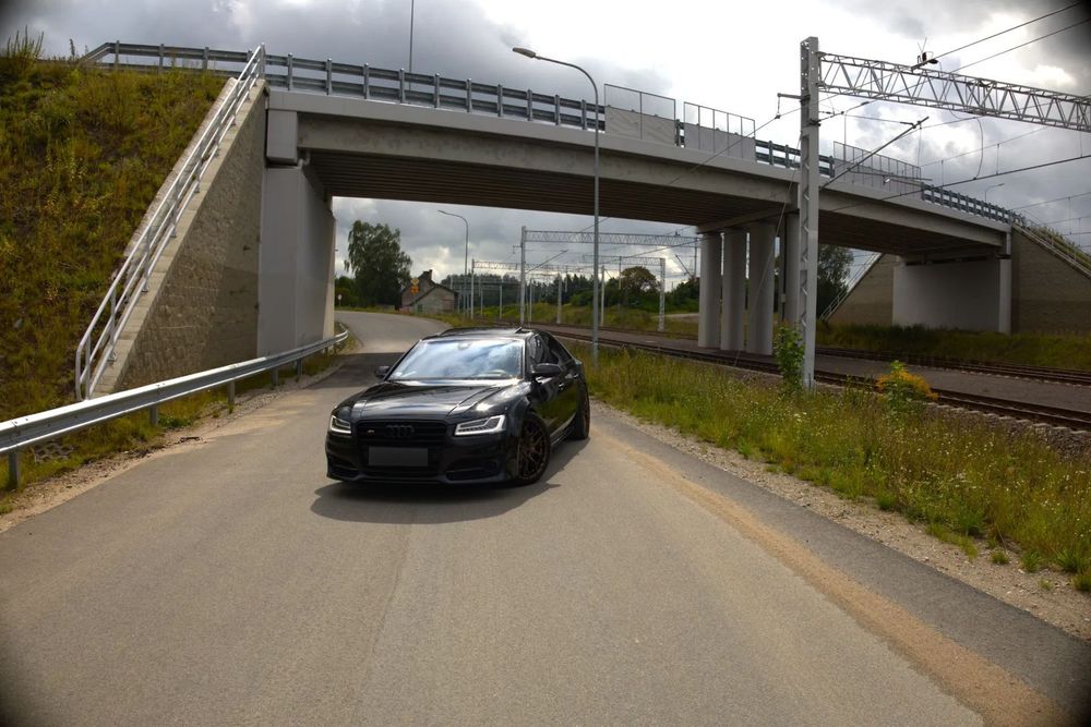 Audi S8