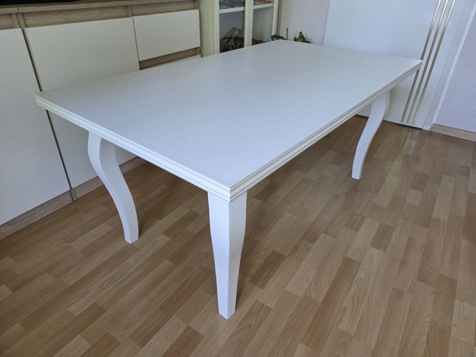 Niski stół do salonu z przedłużeniem
