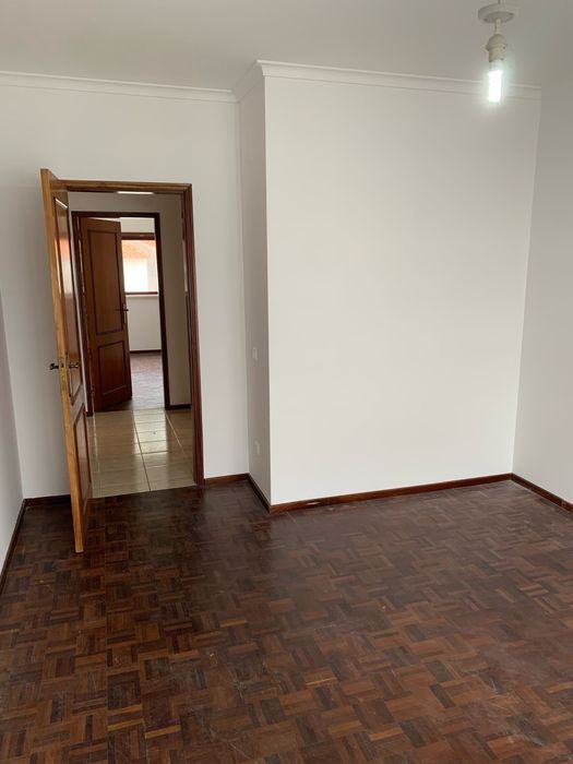 Apartamento T2 / fevereiro 2026 / com garagem a longo prazo