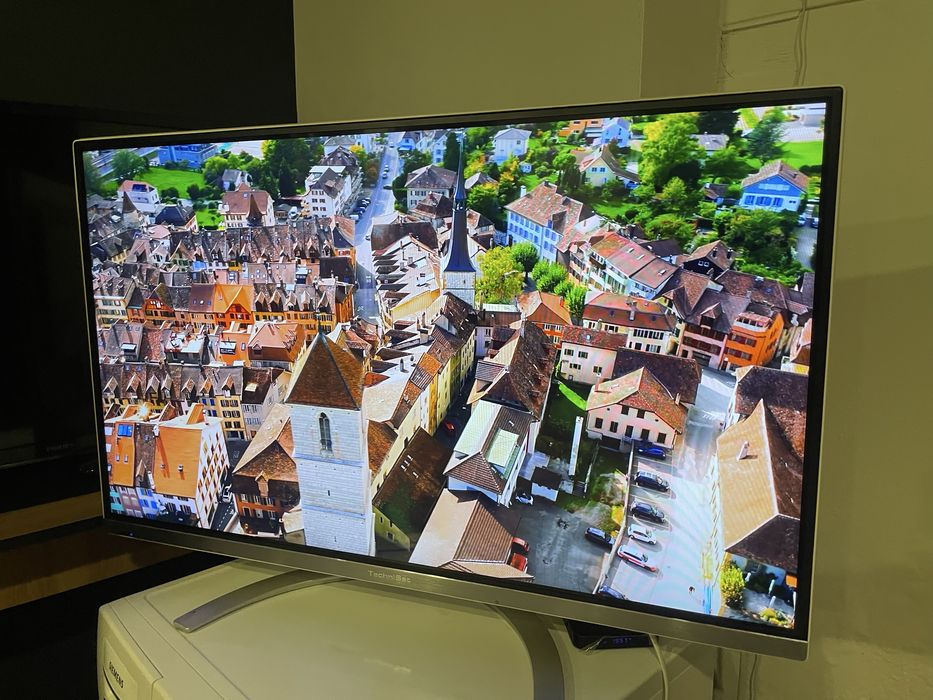Телевізор TechniSat 40 Full HD + кріплення
