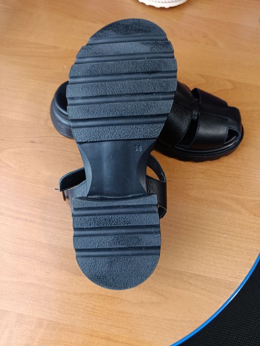 Женские босоножки