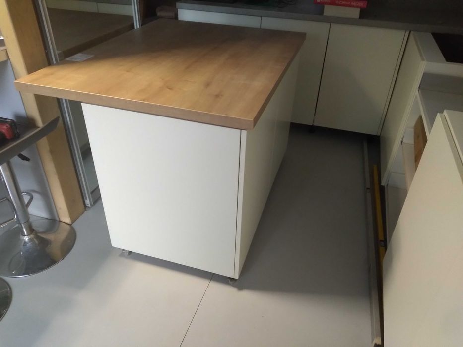 Wyspa kuchenna na kółkach