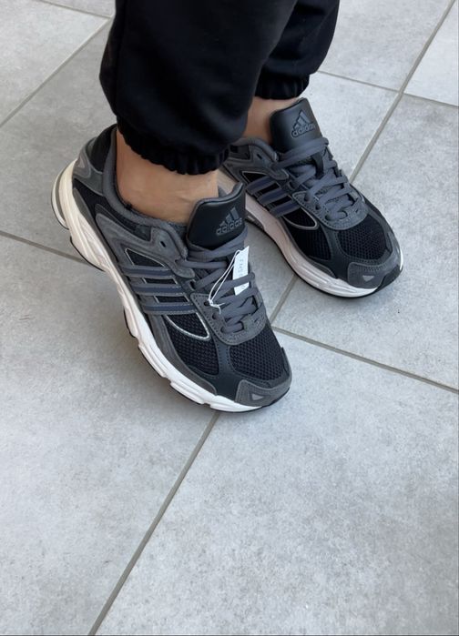 Жіночі кросівки Adidas