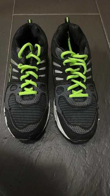 Tenis conforaveis Novos