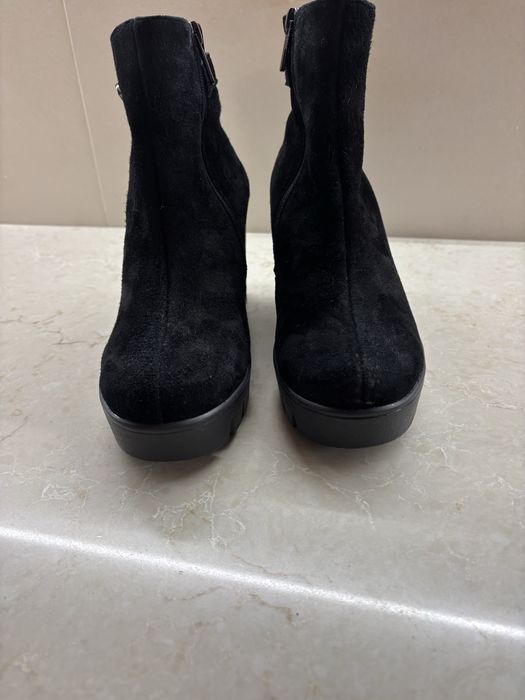 Натуральні нові зимові черевики