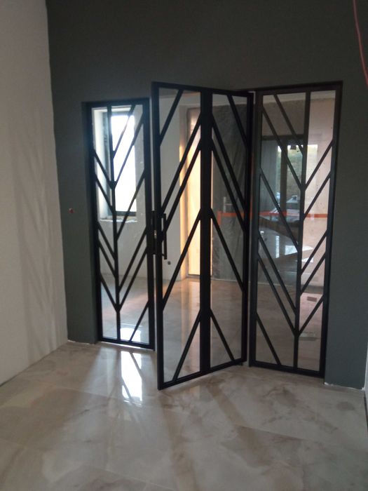 Ścianka loft, drzwi loft, balustrada ze szkła, ściana loft