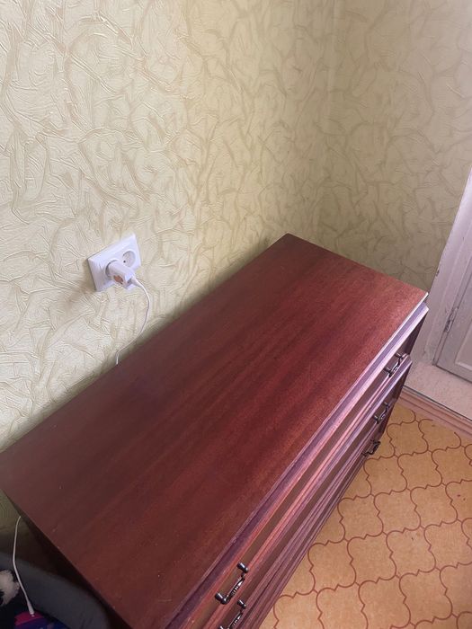 Комод коричневий