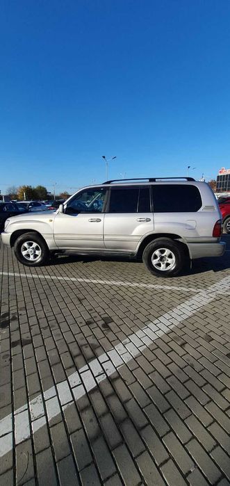 Toyota Land Cruiser 100