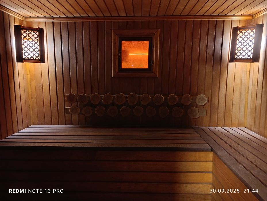 Баня, лазня на дровах, камін, масажний стіл.