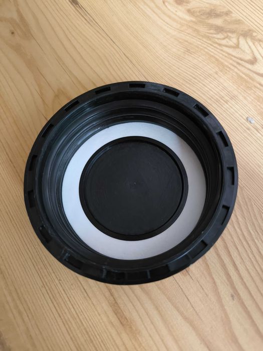 Korek PE do zbiornika typu mauser z wyjściem S100*8