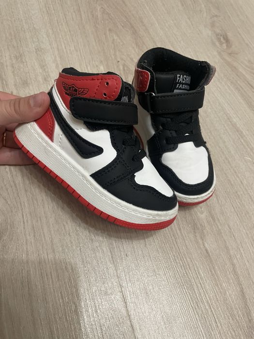 Кроссовки утепленные осень весна