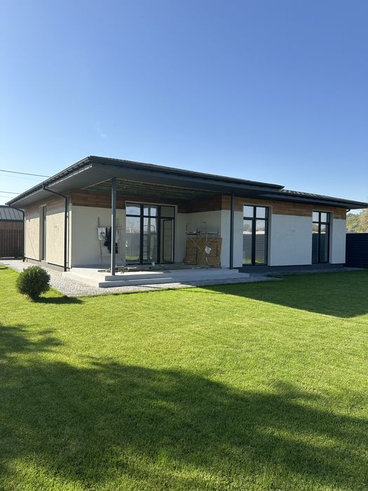 Продам новый дом в Новоалександровке