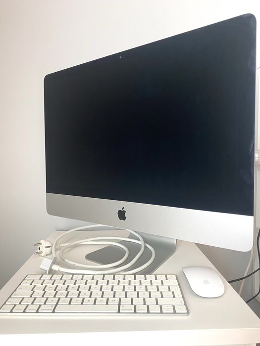iMac 21.5" (Late 2015) - Intel i5 | 16GB RAM | Com Rato e Teclado Apple