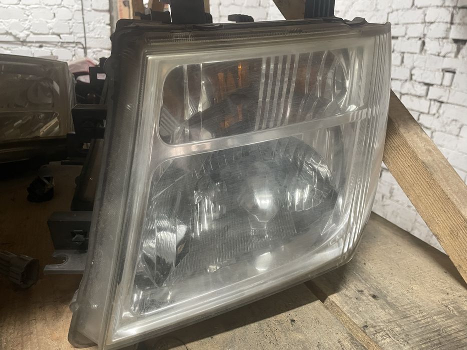 Ксенон фара Nissan Navara D40 Pathfinder R51 Передні фари