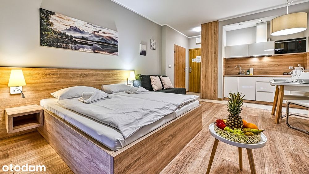 Komfortowy apartament z miejscem parkingowym i balkonem.