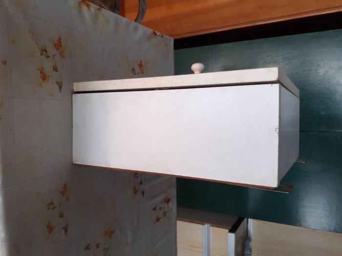 Szafka wisząca apteczka medyczna