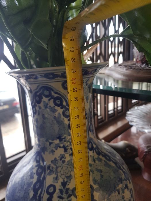 Grande Jarrao com base e flores