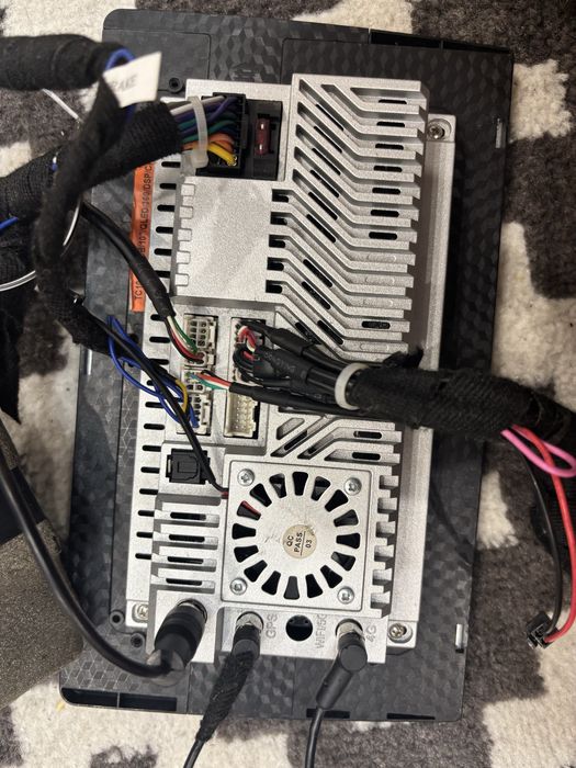 Продам монитор,Universal Android Head Unit 10