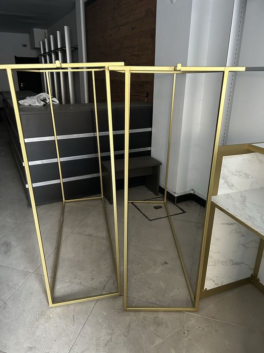 Vendo mobiliario loja de roupa  usado com aoenas alguns meses de uso,