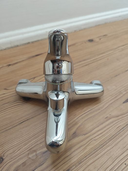 Torneira e cabeça/mangueira de chuveiro