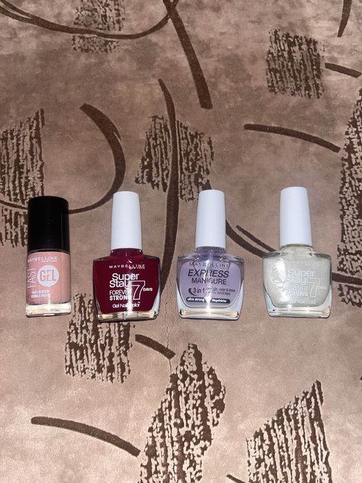 Лаки для нігтів Maybelline