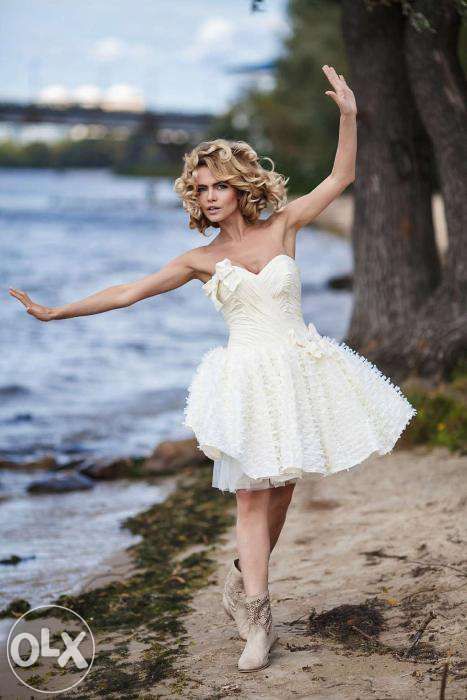 Короткое игривое свадебное платье для современной невесты!