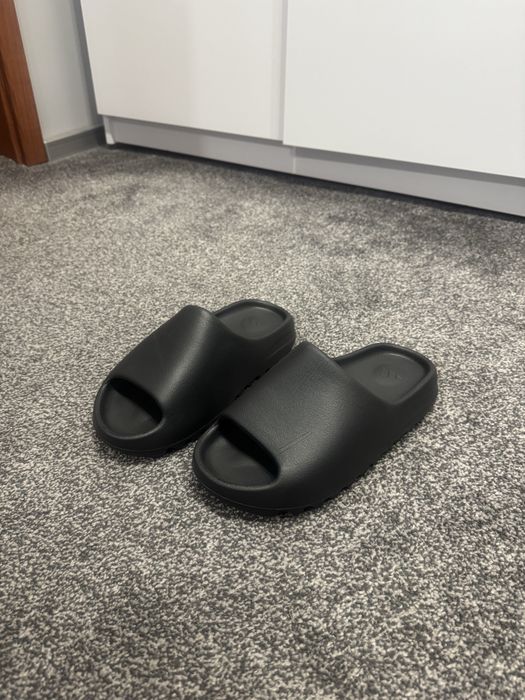 Yeezy slide, czarne klapki, klapki na lato, na jesień